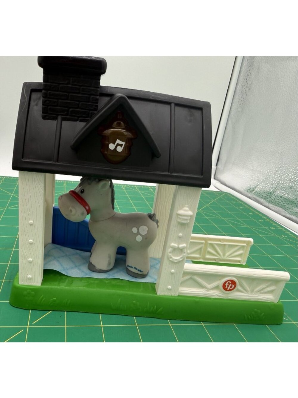 2021 Fisher Price Little People Lights & Sounds Horse Stable & Horse Works!